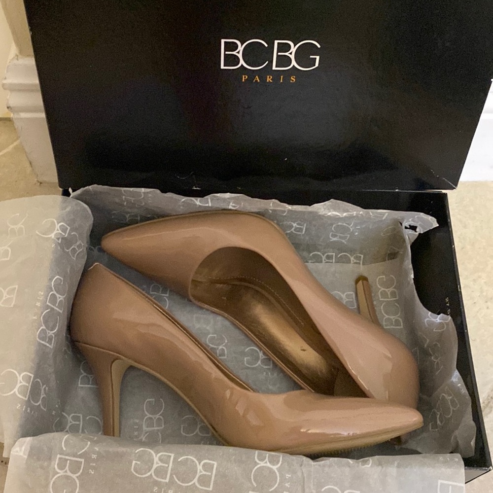 BCBG Nude pumps